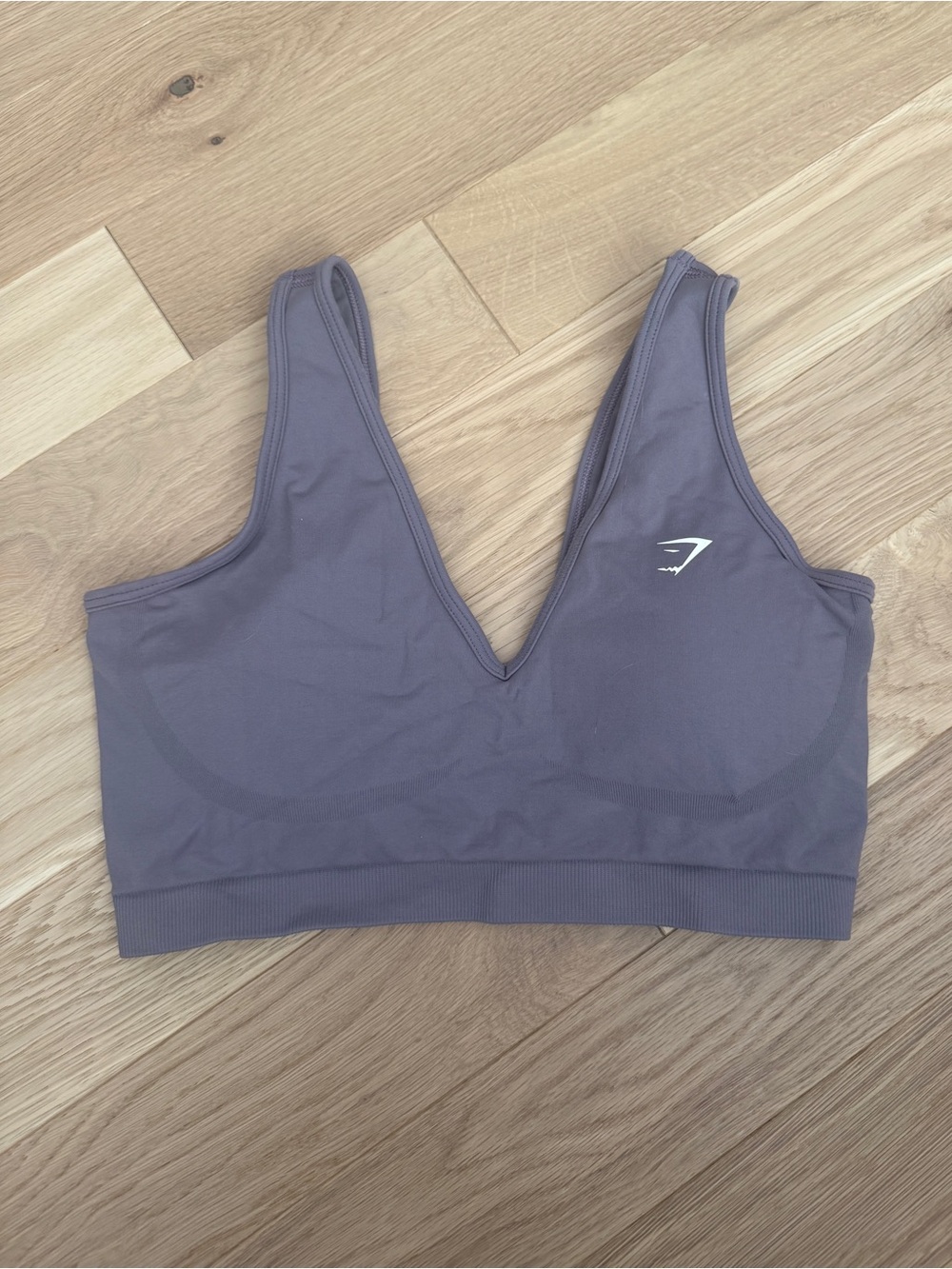 GymShark • Everyday Seamless V-neck Sports Bra in Grey, size Medium